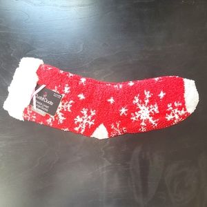 Cuddl Duds fleece lined sock slippers w/ grips. Size 4 to 10